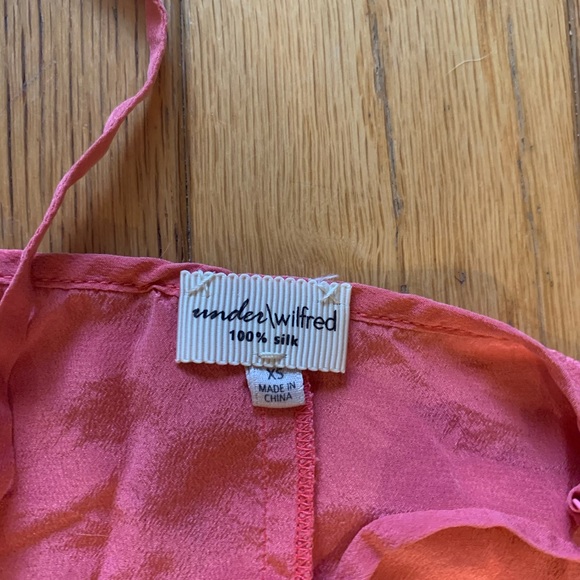 2 Silk Wilfred Tanks - Picture 4 of 5